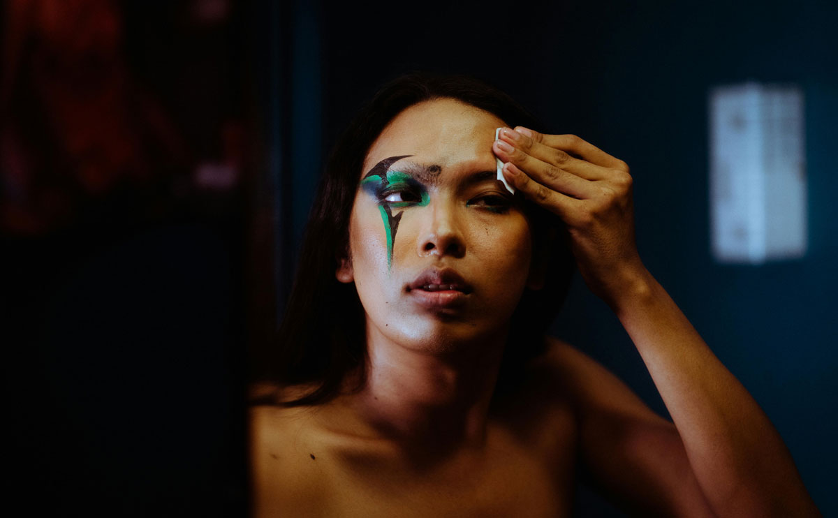 Odličovacie oleje stávajú čoraz populárnejšími jemne ale účinne odstrániť make-up a nečistoty z pokožky